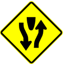 Attention, chaussée à double voie.